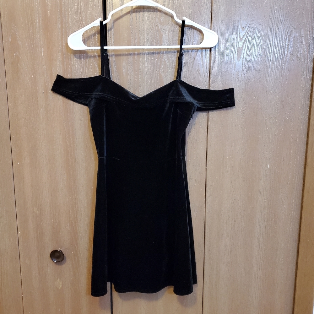 Lulus My Kind of Romance Black Off the Shoulder Cocktail Date Dress Sz S Velvet